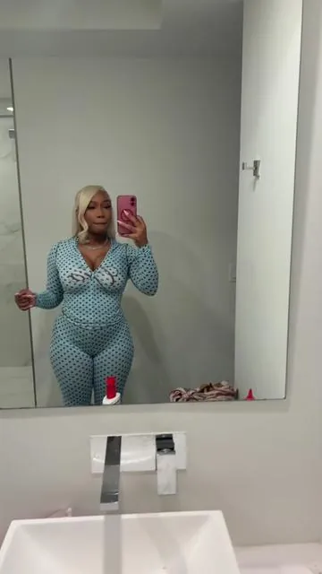 <3