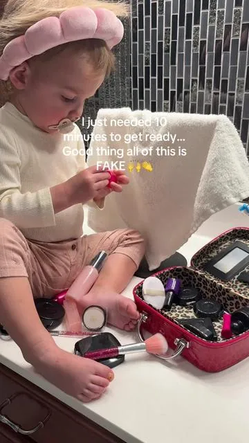 Best girl mom hack EVER. #toddlermom #girlmom #fakemakeup 