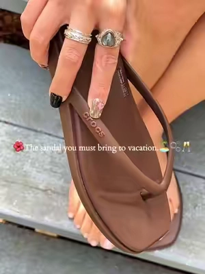 🤎✨The sandal you must bring with for your vacation!! #crocs #festivalessentials #festivalseason #sandals #miamiflipflop 