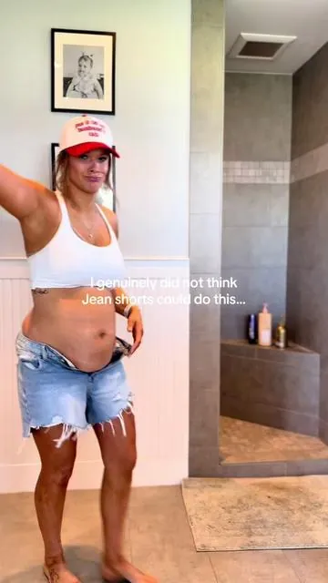 Okay I get the hype around these jean shorts now #mompooch #momshorts #momstyle #momconfidence #tiktokshopfashion