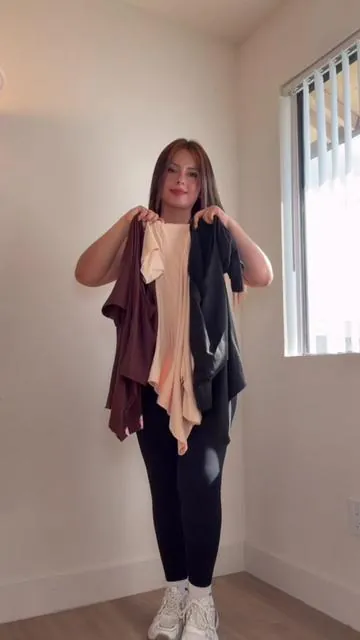Paquete de 3 camisas 🤎💛🖤Size S 165 lbs. #ootd #tshirt #girloutfitideas #tiktokshop #casualshirts 
