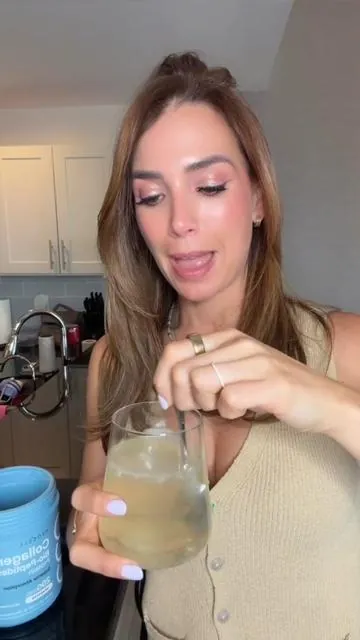 El error no es tomar colágeno… es tomar uno que tu cuerpo no absorbe bien. Yo cambié a NeoCell porque es fácil de integrar (café, smoothies, agua) y es parte de mi rutina REAL diaria. Piel, cabello y uñas no empiezan por fuera… empiezan por dentro. Y cuando eres constante… se nota. #neocell #antiaging #collagen #TikTokShopCreatorPicks #TikTokShopStockUp 