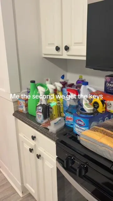 Because I know they were lying when the said it was move in ready😩😩 #apartment #newapartment #cleantok #cleaningtiktok #movingout 
