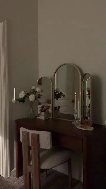 I will be doing my makeup everyday until further notice because I’m obsessed 😍  #vanitysetups #makeuporganization #vanitytable #vanityorganization #vanitysetup  Vanity setup  Vanity table Vanity mirror  Vanity organization  
