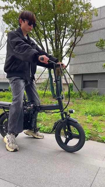 Small Foldable Electric Bicycle #electricbicycle #electricbike #flashsale #tiktokshop #electrolytes 