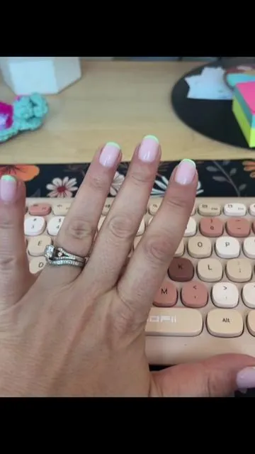 These nails are truly extra short, fit beautifully and look natural. my favorite press on nails . #curvlife 