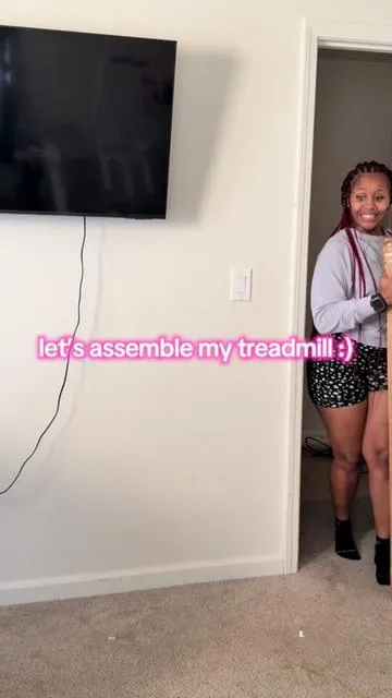 I really have a busy life to go to the gym so this is a huge thing for me it tracks your steps, your calories how much time you’ve been on here and the distance you walked. click the link and get you on! ##famousfr😘##treadmill##workoutmotivation