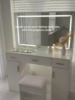 I will cause I’m obsessed 💕🤍#vanity #vanitymakeup #vanitysetup #vanitytour #vanityroom 