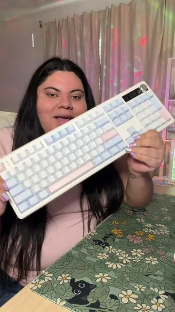 full size, pastel, and creamy ✨ thank you @Epomaker Keyboard #keyboard #keyboards #epomaker #creamykeyboards 