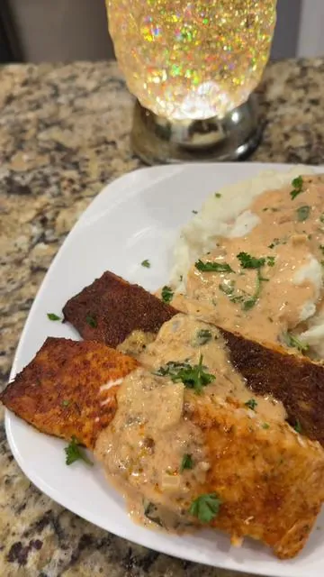 30 minute Tuscan Salmon & Mashed Potatoes 😋😋 #thatmanandthemkids #easydinnerideas #familymeals 