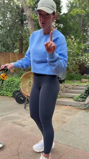 Size XS (I sized down for extra compression) and I’m 5’5, 133lbs. #womensyogapants #crzyoga #womensclothing 