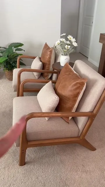 El set de sillas que realza cualquier espacio de tu casa🤩@HAO Furniture Market #sillas #tiktokshopcreatorpicks #accentchair #sillasdemadera #tiktokshopspringglowup 