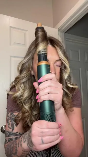 This is my @ATOPSKINS.US 5 in 1 Airstyler and it’s an affordable airwrap that actually works! Get yours while it’s still on sale! 💖 #airwrap #airstyler #atopskins #hair #curls 