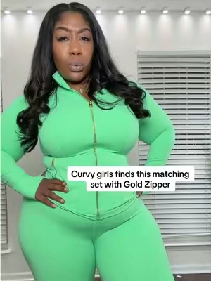 This matching set is an active where it said that is so freaking cute. It has tummy control and she come more colors #matchingset #activewearset #tummycontrolleggingss #twopieceset #womenoutfits 