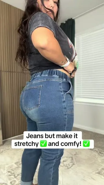 Ok this brand is onto something! They are COMFY Jeans!! #plussizefashion #plussizejeans #comfypants #momoutfits 
