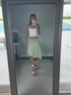 THIS SKIRT IS MAGICALL @Princess Polly #flowyskirt #lowrise 