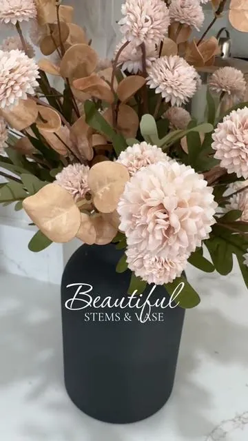 Beautiful and affordable! 12 stems and the vase! #fauxflorals #artificialflowers #homedecor #tiktokshopmothersday #tiktokshopcreatorpicks 