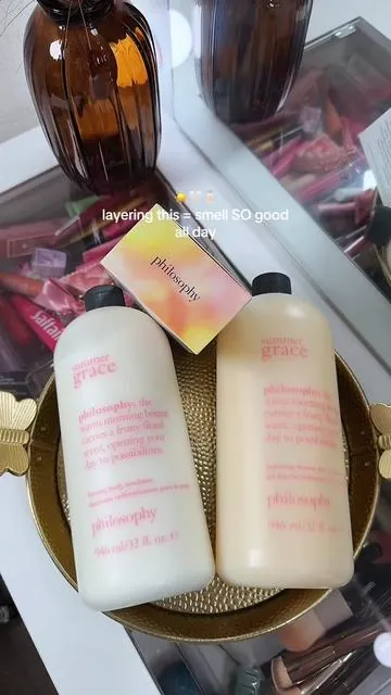 🤍 the layering combo?? unreal. it’s soft, clean, slightly floral and just makes you smell put together without being overpowering… #philosophyperfume #summergrace #perfume #cleangirlscent #philosophybodywash 