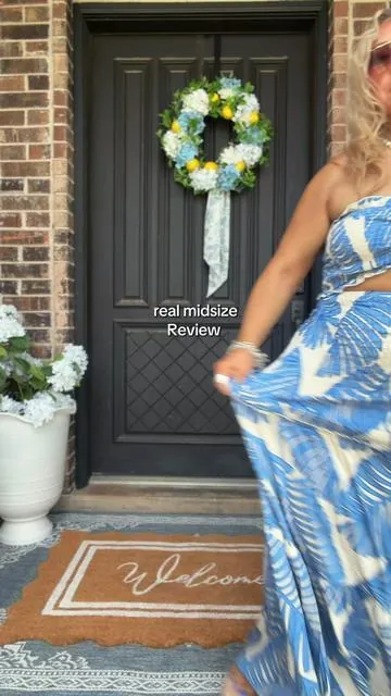 This dress tho🤏🏼 the fit, the stretch, the color 1000/10 midsize approved too👏🏼 @ChicMe_official #beachdress #vacationdress #resortoutfits #midsizedress #tiktokshopstockup 