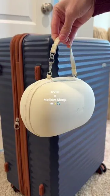 The travel pillow of my dreams😴☁️🛩️ #tiktokshopcreatorpicks #avio #mellowsleep #travelpillow #pillow 