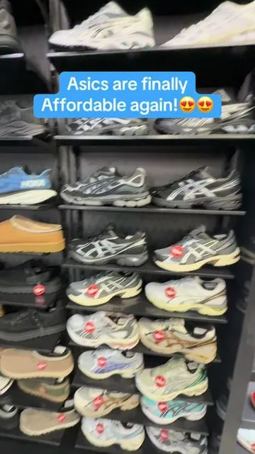 Asics on sale!😍😍 #asics #asicgel1130 #gel1130 #asicsshoes #comfyshoes 