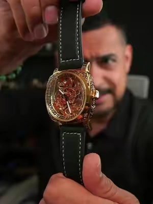 Reloj mecánico automático Yingtime Luxe con dial skeleton expuesto. Manecillas luminosas, correa de piel genuina, cristal mineral anti-rayones. Presentación en caja de regalo. Disponible en negro, verde, rojo y más. Estilo vintage con presencia real. #relojesdelujo  #MechanicalWatch #RelojMecánico #YingtimeLuxe #TikTokShop 