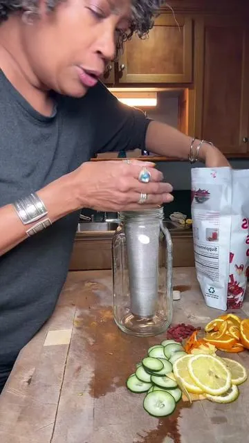 Most store bought teas are doing nothing for you. This one actually hits different. Organic hibiscus tea packed with antioxidants for heart health and digestion with a bold tart flavor you can drink hot or iced #hibiscustea #herbaltea #antioxidantdrink #TikTokShopRestock #AprilRestock @Micro Ingredients 