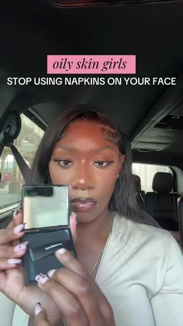 I had to see for myself!! i’m gonna start doing honest reviews because people be lying for a lil coin 9/10 on this tho ✨ #oilyskin#makeuphacks#fyp#oilblotting#honestreview 