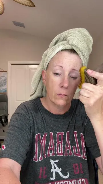 The results speak for themselves with this fantastic little brush!!  #ad #lymphaticdrainage #beautytok #skincare #BigDreamsStartSmall 