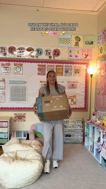 I love finding more ways to incorporate flexible seating into my classroom. Clearly my kiddos love it!!! I’m wearing the adorable @SCUSTY set that is linked in my showcase:) #teacher #teacherfinds #teachersoftiktok #classroom #teachertok 