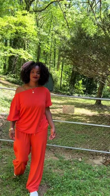 Looks like spring feels like summer. I just want something that shows off my shoulder. #rovelaclothing #affordablefashion #matchingset 
