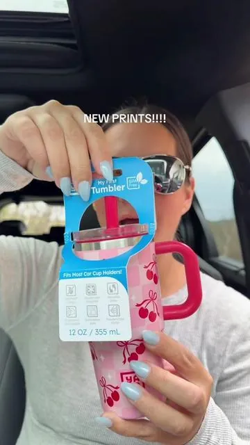 Replying to @EveLadyT🪽🪽 SO obsessed with this tumbler and all the new prints! selling out quickly so run, mamas! @GetYaYa  #yaya #yayatumbler #tumblersoftiktok #kidstumbler #tiktokshopstockup 