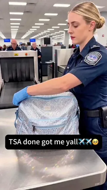 TSA won’t stop you now!❤️never worry about liquid limits again! #travelhacks #Springouting #travelsmart #4in1boottle #TSA 