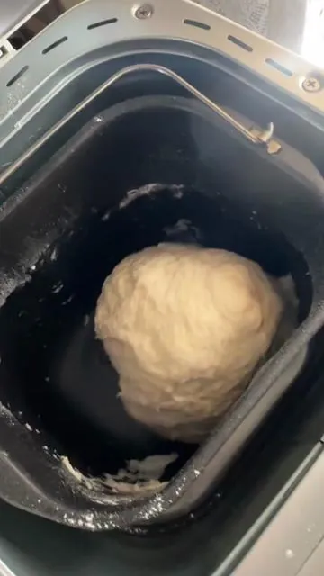 Real ingredients, real bread.  Recipe⬇️⬇️⬇️⬇️ #breadmaker #easybread #homemadebread  Jalapeño Cheddar Bread in the Bread Maker Add ingredients in this order: 1 1/4 C Warm Milk 1 Tbsp melted Butter 2 Tbsp Sugar 1 tsp Salt 400 g Bread Flour 1 1/4 tsp Instant Yeast  To Dispenser: 2 oz pickled jalapeños (dried with paper towel) 4 oz sharp cheddar cheese, cubed Settings: Menu 11, Medium Crust, 900 g