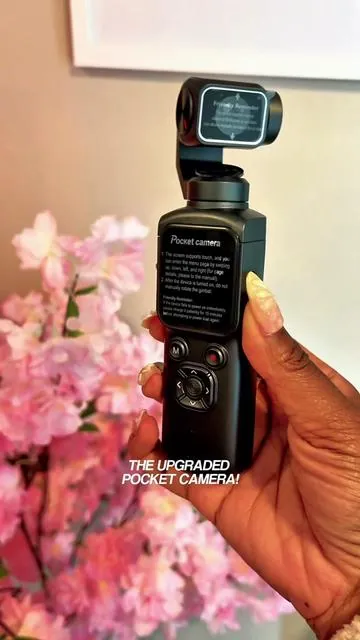 This 4K pocket camera is perfect for content creators who want crisp video without carrying a big bulky camera everywhere 🎥✨ It has WiFi, auto face tracking, a rotating screen, and it’s small enough to throw in your bag for vlogs, travel content, GRWM videos, and everyday filming. This is such a good camera for beginners and anyone creating on the go 🤍 #pocketcamera #contentcreatorfinds #vloggingcamera #tiktokmademebuyit #creatoressentials 