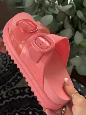 @Melissa Official Cozy Platform Sandals. How cute are these and so comfy! #platformsandals #jellysandals #melissasandals #melissa #tiktokshopcreatorpicks 