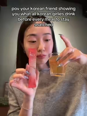 ACV drink stick to help with digestion, blood sugar, and bloating 👀 she brought it with her to the restaurant! @Fullight  #bloodsugar #bloating #guthealth #digestion #tiktokshopstockup 