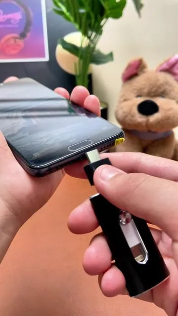 Hice copia de todo mi móvil en 3 minutos… ¡FUNCIONA! ⚡ #GadgetLatino #AlmacenamientoFácil #USBDrive #BackupSeguro #TrucoDigital   