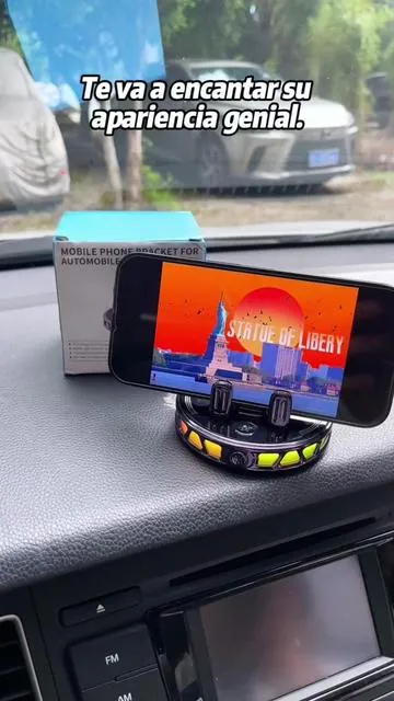 No sabía que los soportes para teléfono del coche podían verse TAN cool… 🌈🚗 #cargadgets #cartok #caraccessories #rgb #coolgadgets