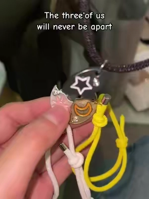 Family couple friendship star moon sun pendant grabeeee sobrang ganda!!!worth buying guys!☀️🌙 ✨😂🤞#pendants #pendantnecklace #beacelet #friendshipnecklace #familynecklace 
