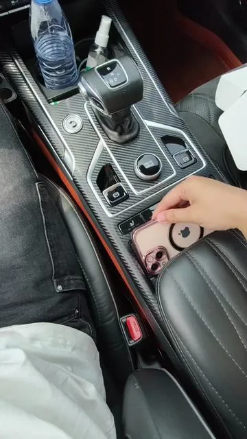 You need this in your car. #PhoneMount #PhoneMount #CarMount #PhoneHolder #TikTokHolidayHaul 
