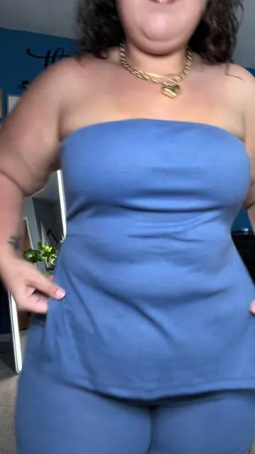 Love a tube top but make it a set! #tubetop #plussizefashion #ootdinspo #twopieceset 