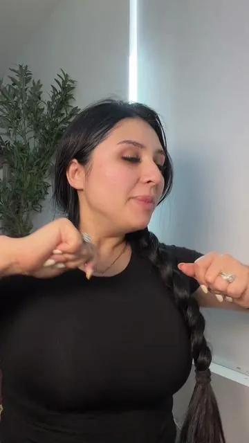 7630958273373457678