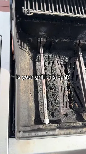 Clean grills work and taste better. #grill #cookout #grilling #grillingseason #bbq @Drayvorx 
