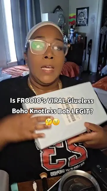 YALL I AM IN AWE CUZ DID YOU SEE THE LACE!?! IM SHOOK #frodiohair #bohobobknotless #bohobraids #gluelesswigs #syntheticwig 