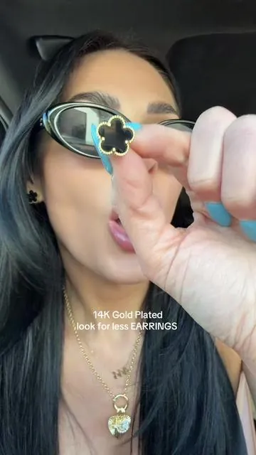 Gift these designer inspired earrings to yourself or your mothers this year. @PAVOI #pavoijewelry #pavoi #bougieonbudget #lookforless #mothersdaygiftideas 