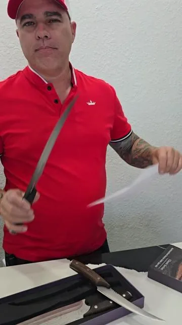 Juego de cuchillos estilo japonés especiales para cortar carnes y pescado son flexible con un acero increible #cuchillo #cocina #carnicero #carne 