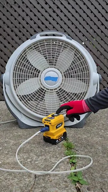 No me digas que todavía no tienes este inversor de electricidad para casos de emergencia! Esto es muy útil y necesario para tener en casa. #powerinverter #inverter #generator #minigenerator #generador 