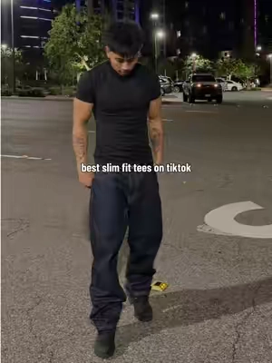 size reference: 5’11 / 175 lbs / medium #slimfittee #musclefit #slimfitshirt 