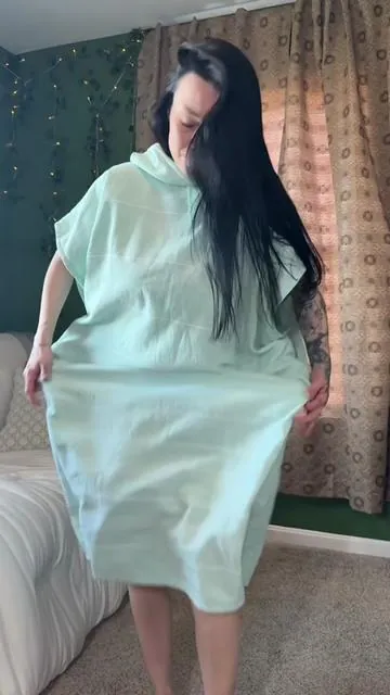 I’m so glad I snagged this color before it sold out! These sand cloud changing ponchos are 100% Turkish cotton and actually dry you off while providing privacy and comfort 🙌🏻 these are going to sell FAST #sandcloud #beachmusthaves #changingponcho #towelponcho #tiktokmademebuyit 